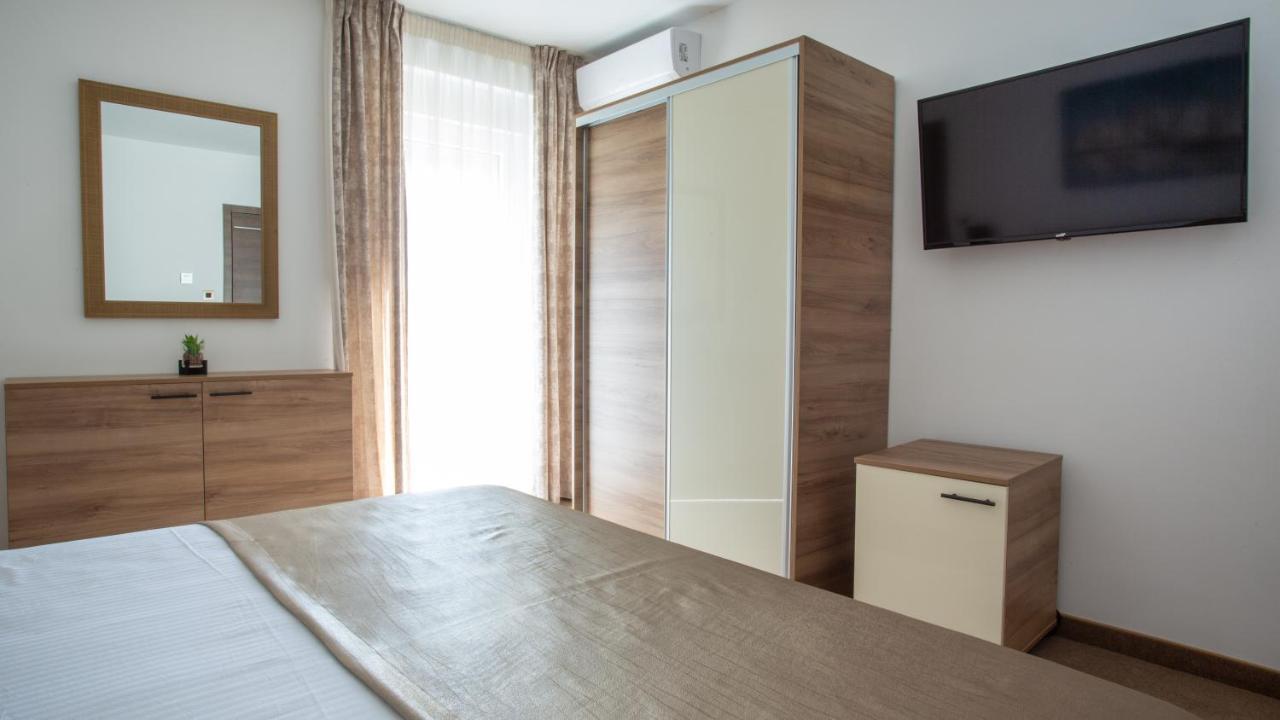 Rooms & Apartments Toni Stobrec Bagian luar foto