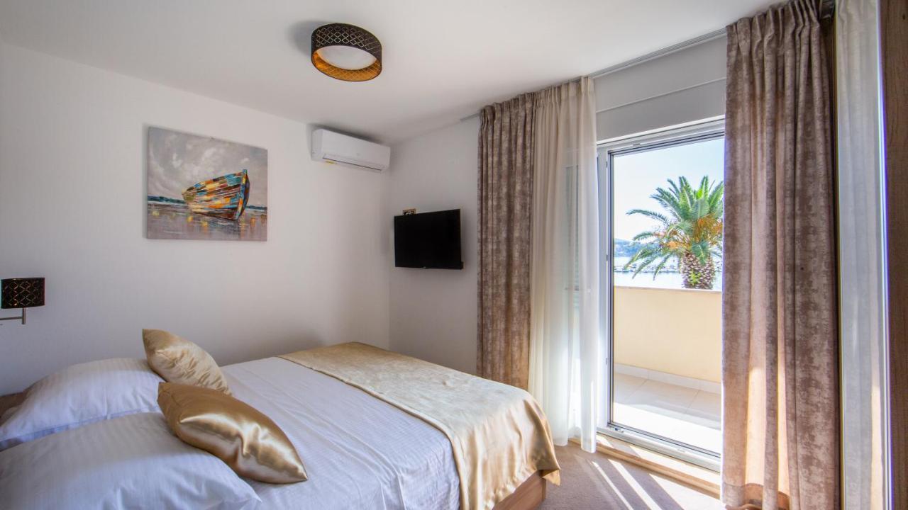 Rooms & Apartments Toni Stobrec Bagian luar foto