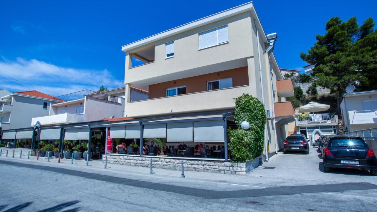 Rooms & Apartments Toni Stobrec Bagian luar foto
