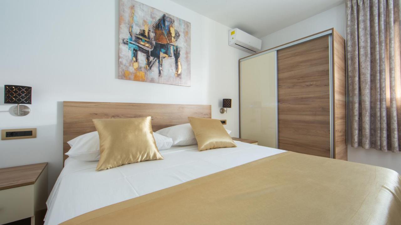 Rooms & Apartments Toni Stobrec Bagian luar foto