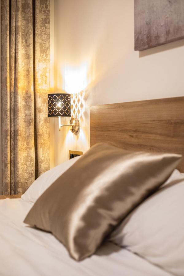 Rooms & Apartments Toni Stobrec Bagian luar foto