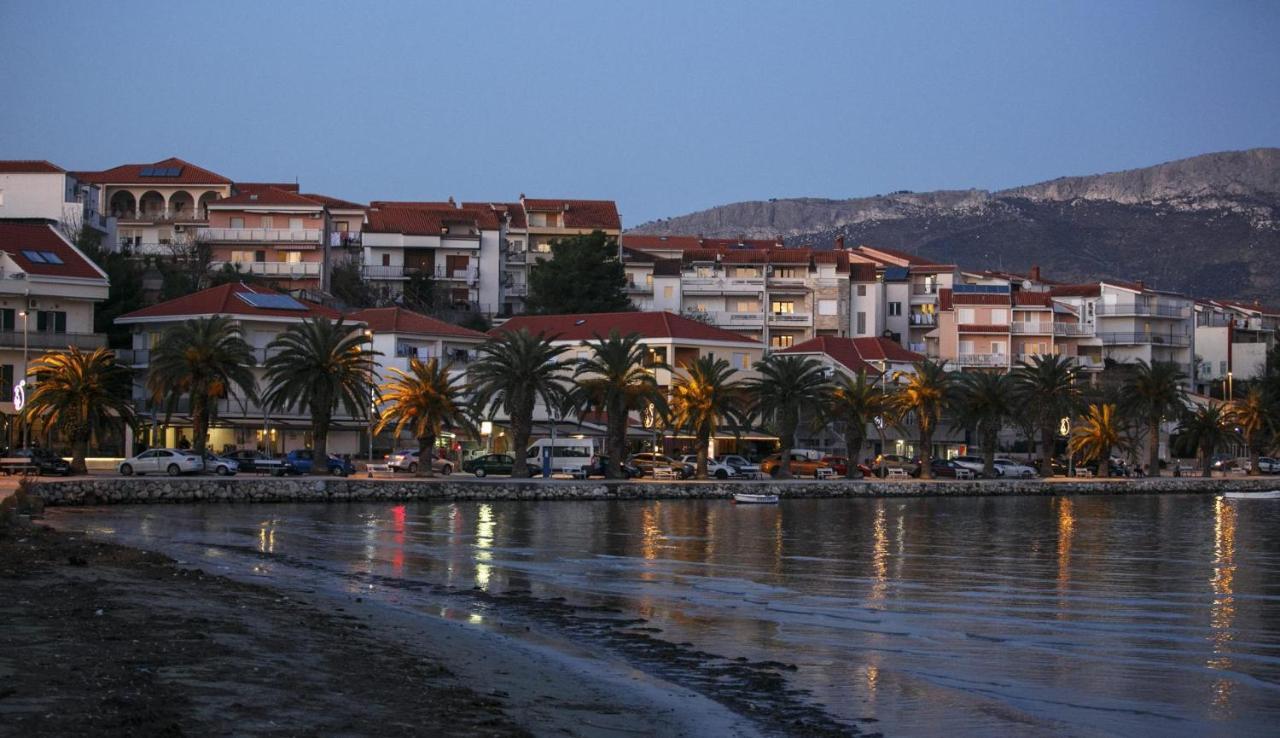 Rooms & Apartments Toni Stobrec Bagian luar foto