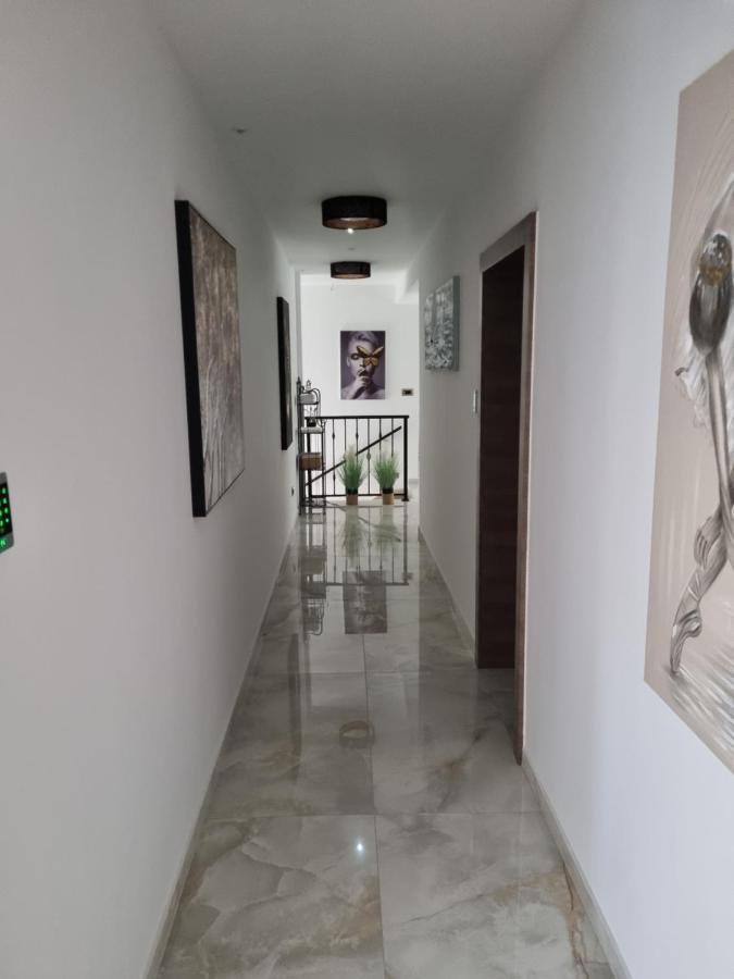 Rooms & Apartments Toni Stobrec Bagian luar foto